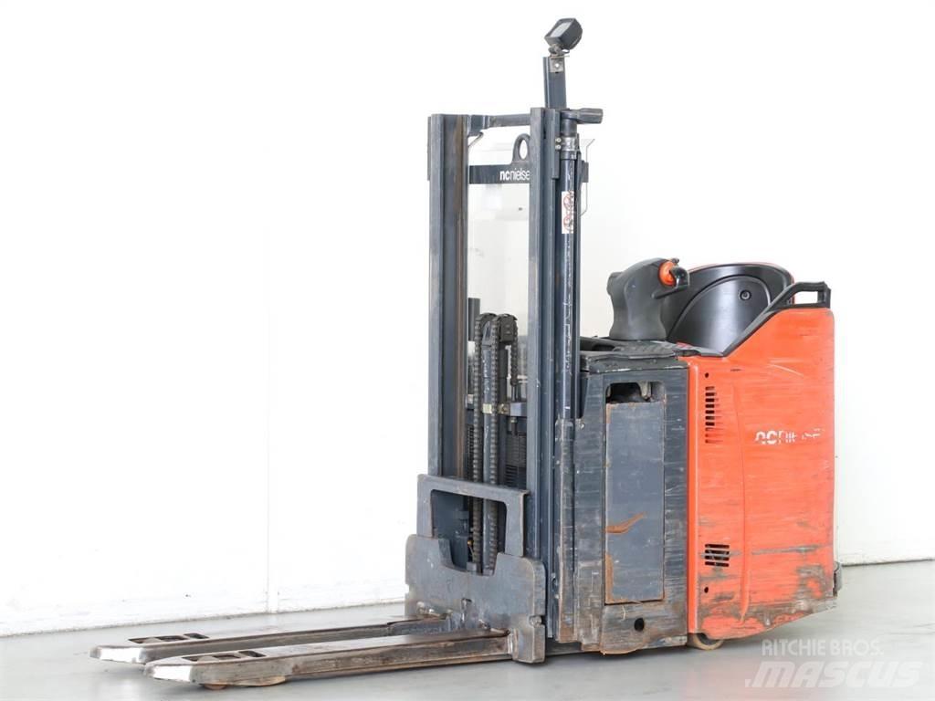 Linde D12SP/133 Колички високоповдигачи с теглич