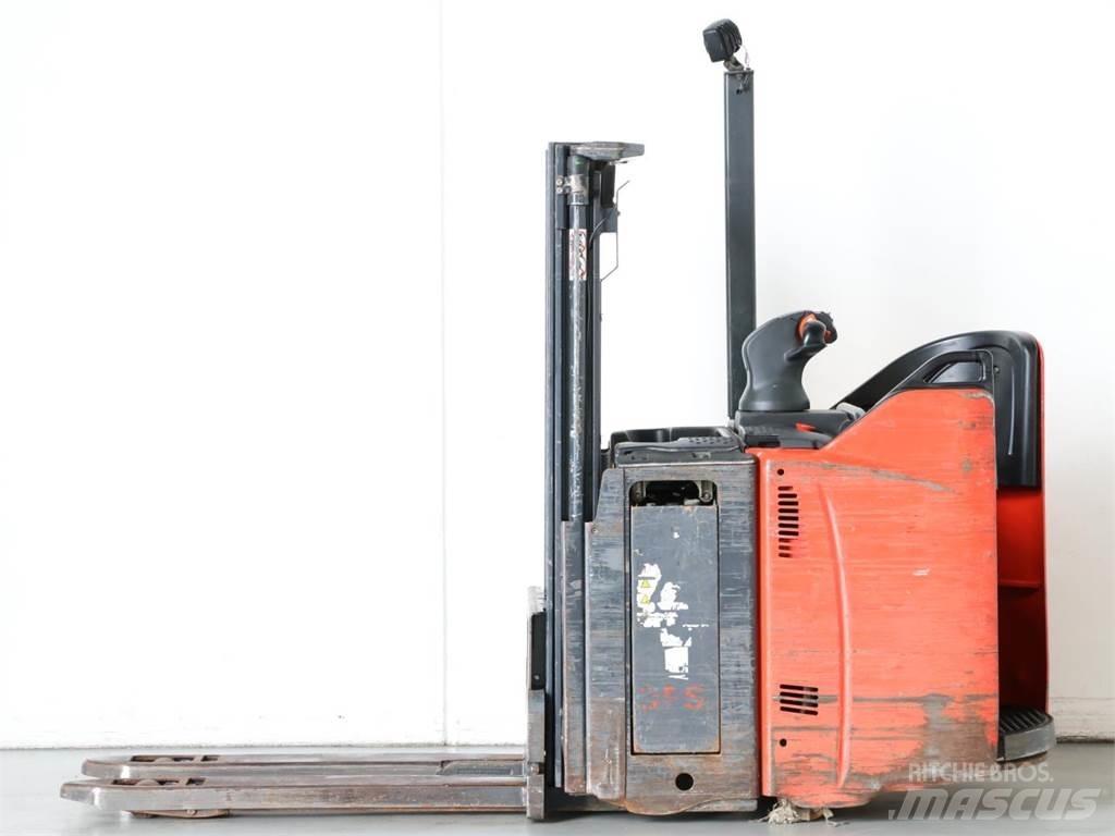 Linde D12SP/133-00 Колички високоповдигачи с теглич