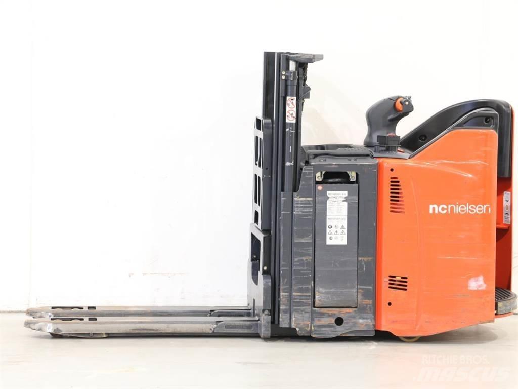 Linde D12SP/133-00 Колички високоповдигачи с теглич