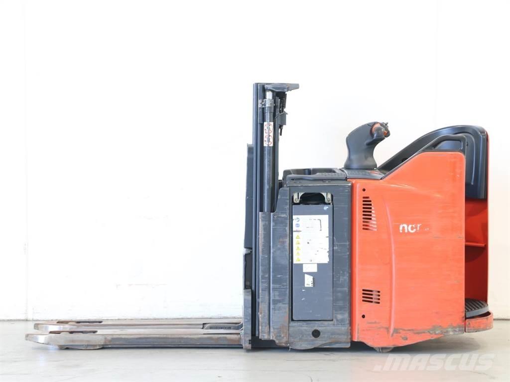 Linde D12SP/133-01 Колички високоповдигачи с теглич