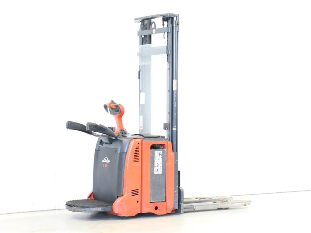 Linde L12AP/133-00 Колички високоповдигачи с теглич