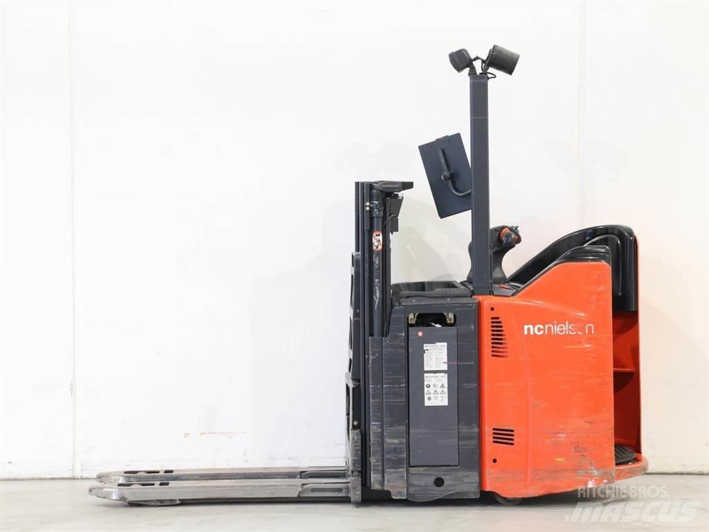 Linde L12LSP/133 Колички високоповдигачи с теглич