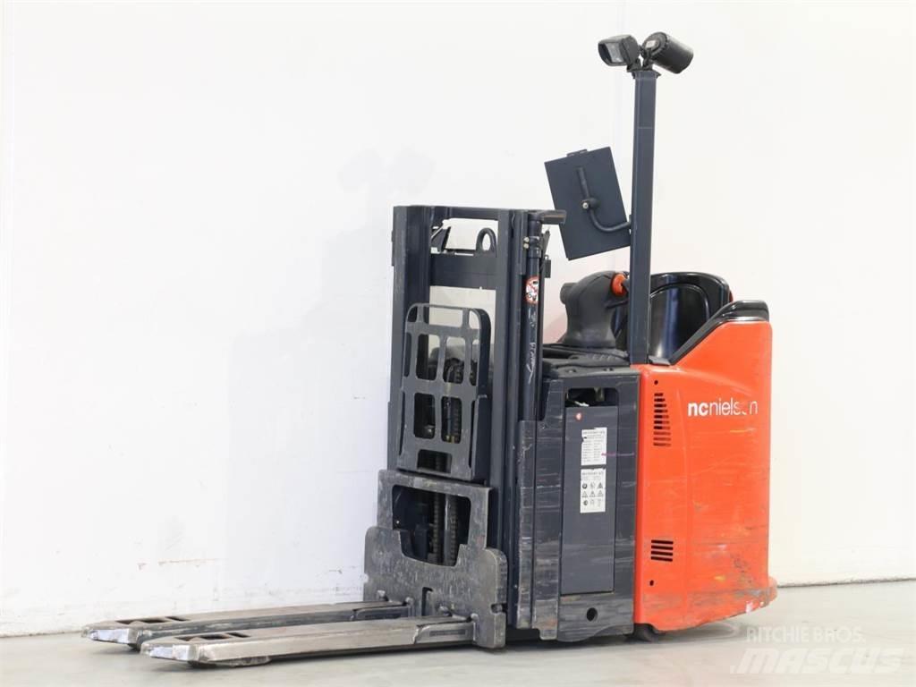 Linde L12LSP/133 Колички високоповдигачи с теглич