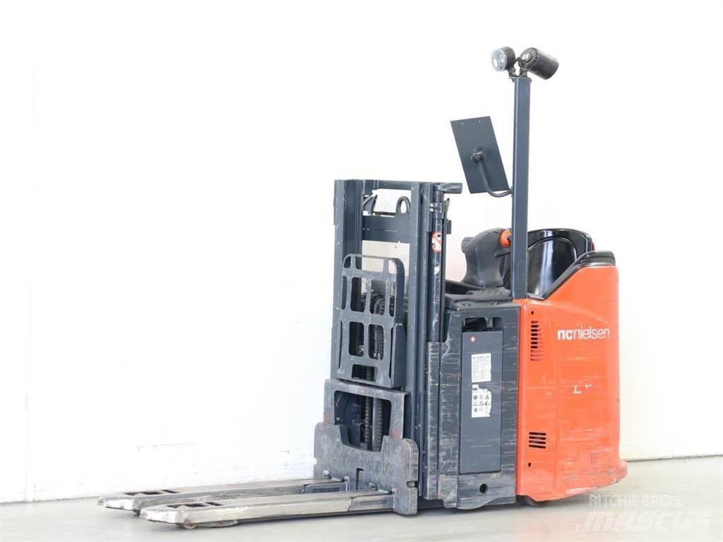 Linde L12LSP/133 Колички високоповдигачи с теглич