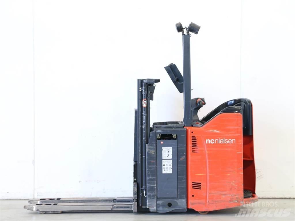 Linde L12LSP/133 Колички високоповдигачи с теглич