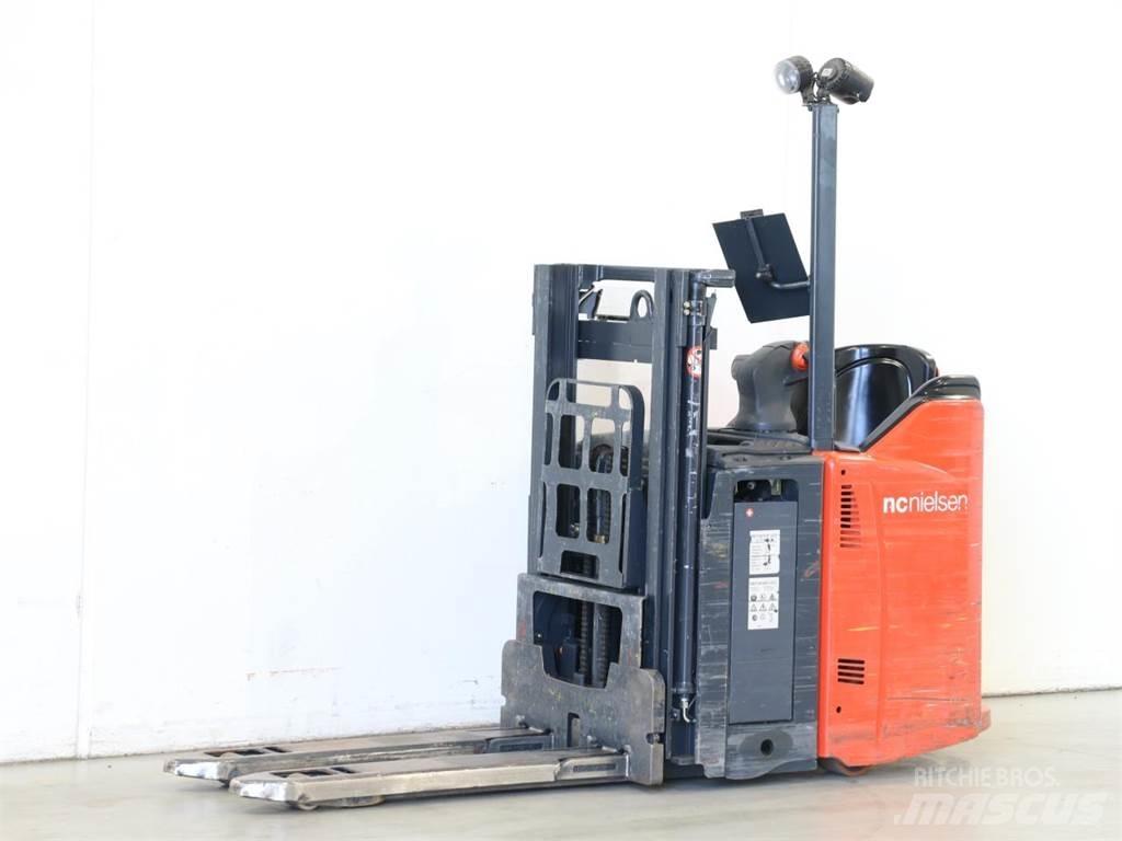 Linde L12LSP/133 Колички високоповдигачи с теглич