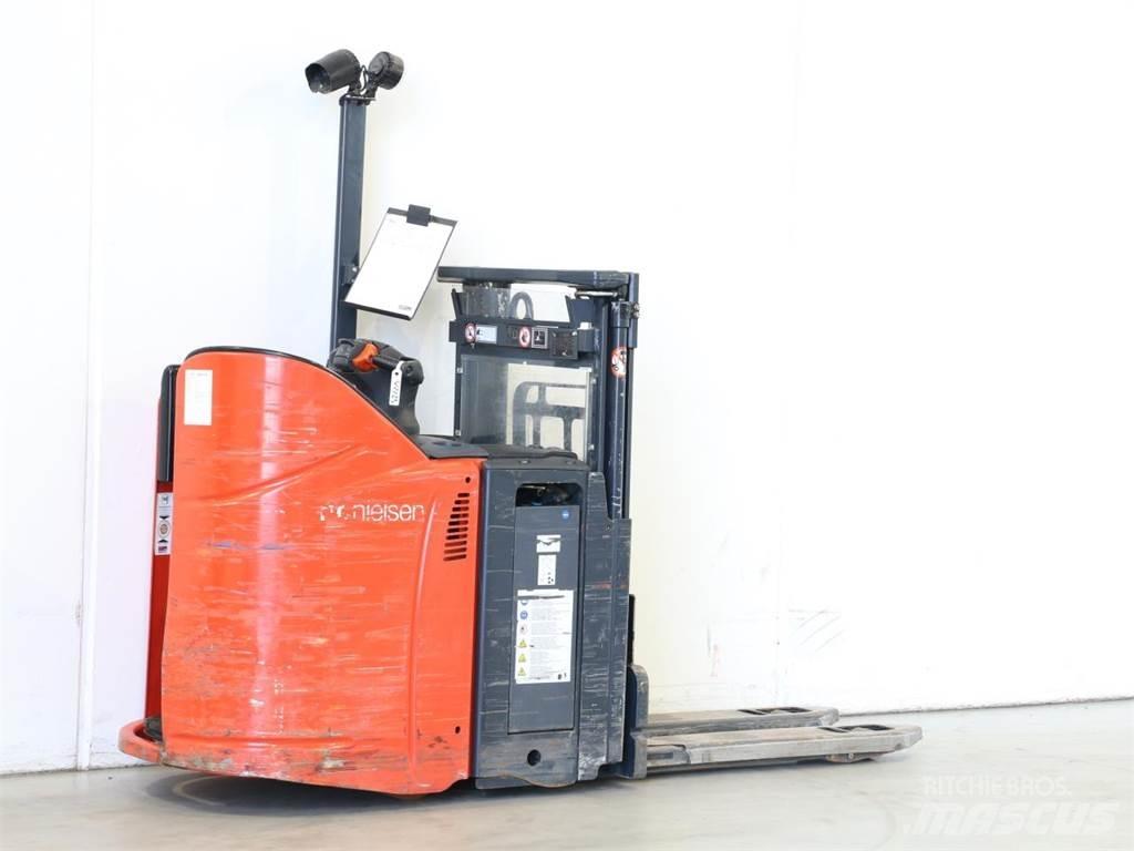 Linde L12LSP/133 Колички високоповдигачи с теглич