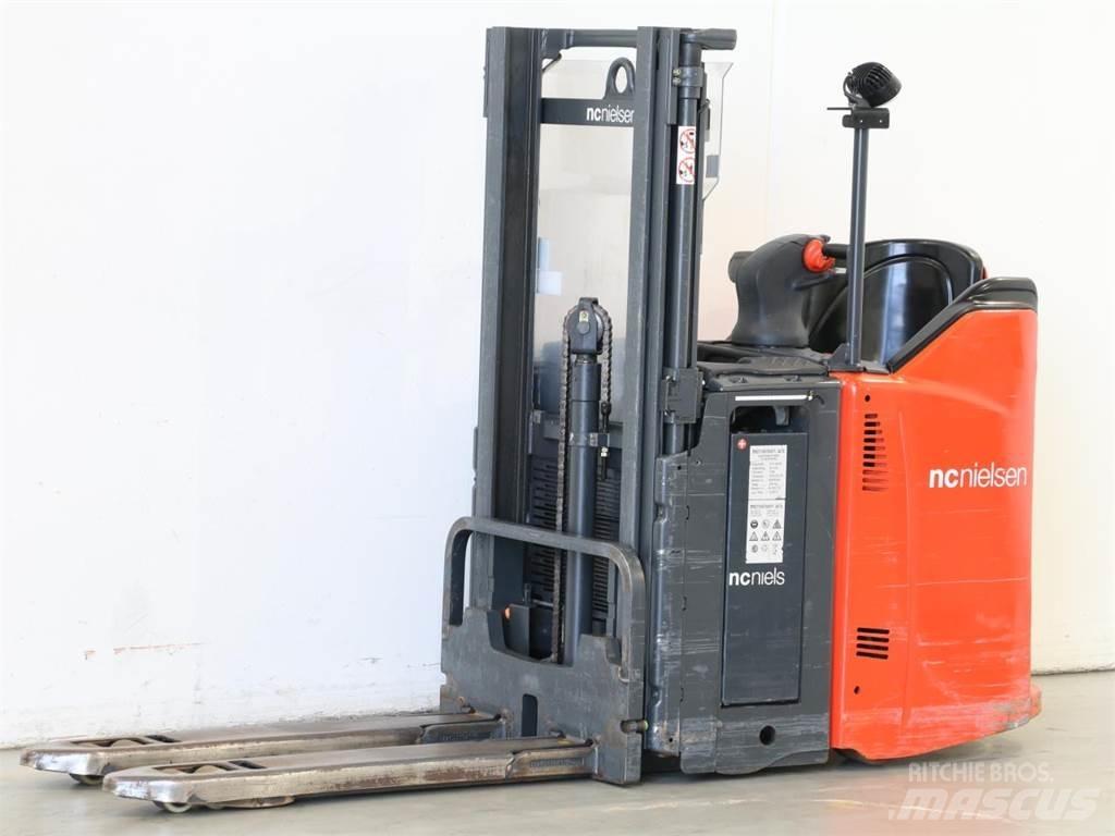 Linde L12LSP/133 Колички високоповдигачи с теглич