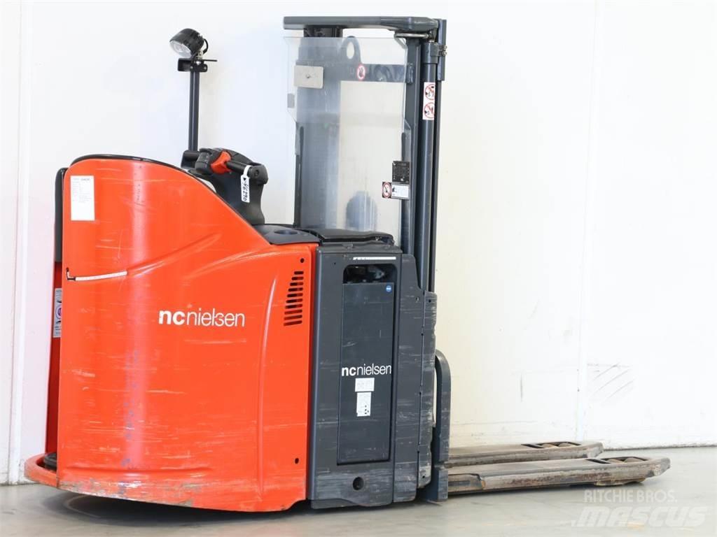 Linde L12LSP/133 Колички високоповдигачи с теглич