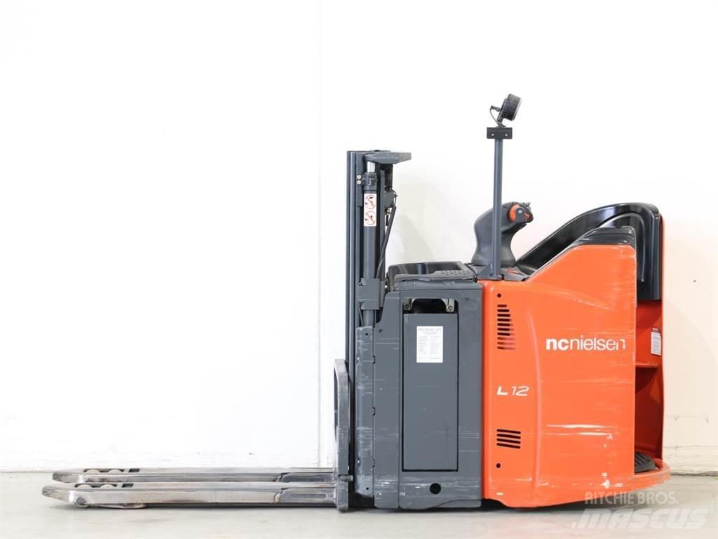 Linde L12LSP/133 Колички високоповдигачи с теглич
