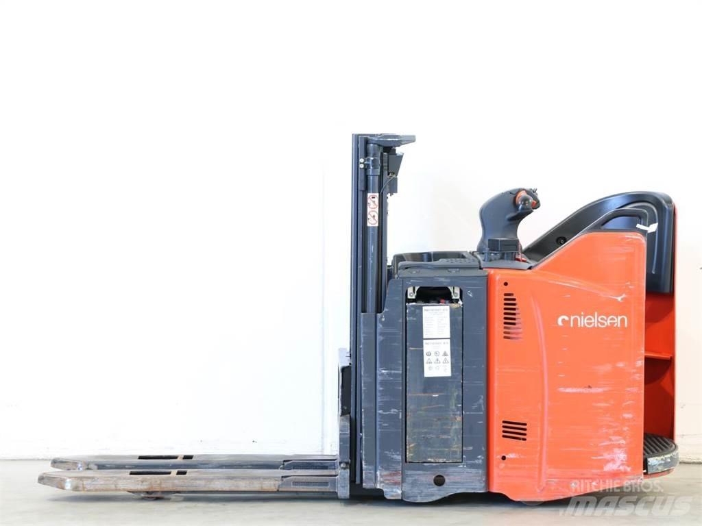 Linde L12SP/133-00 Колички високоповдигачи с теглич