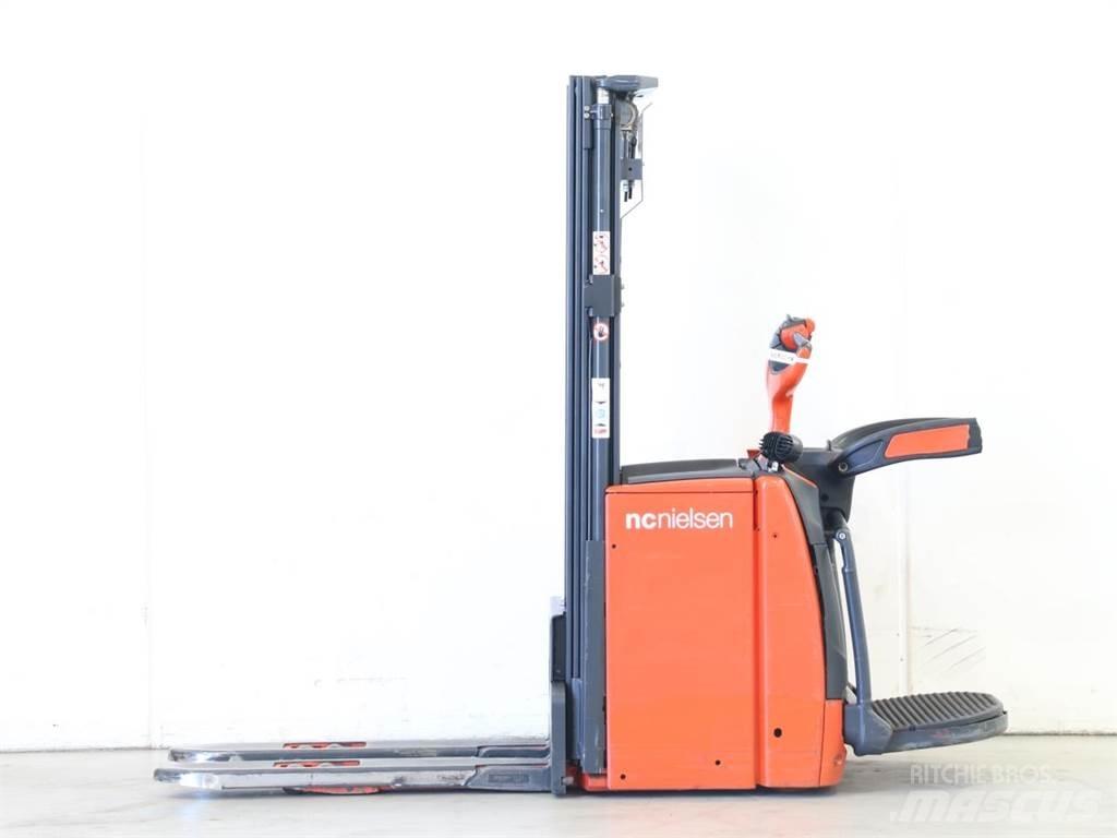 Linde L14AP/1173 Колички високоповдигачи с теглич