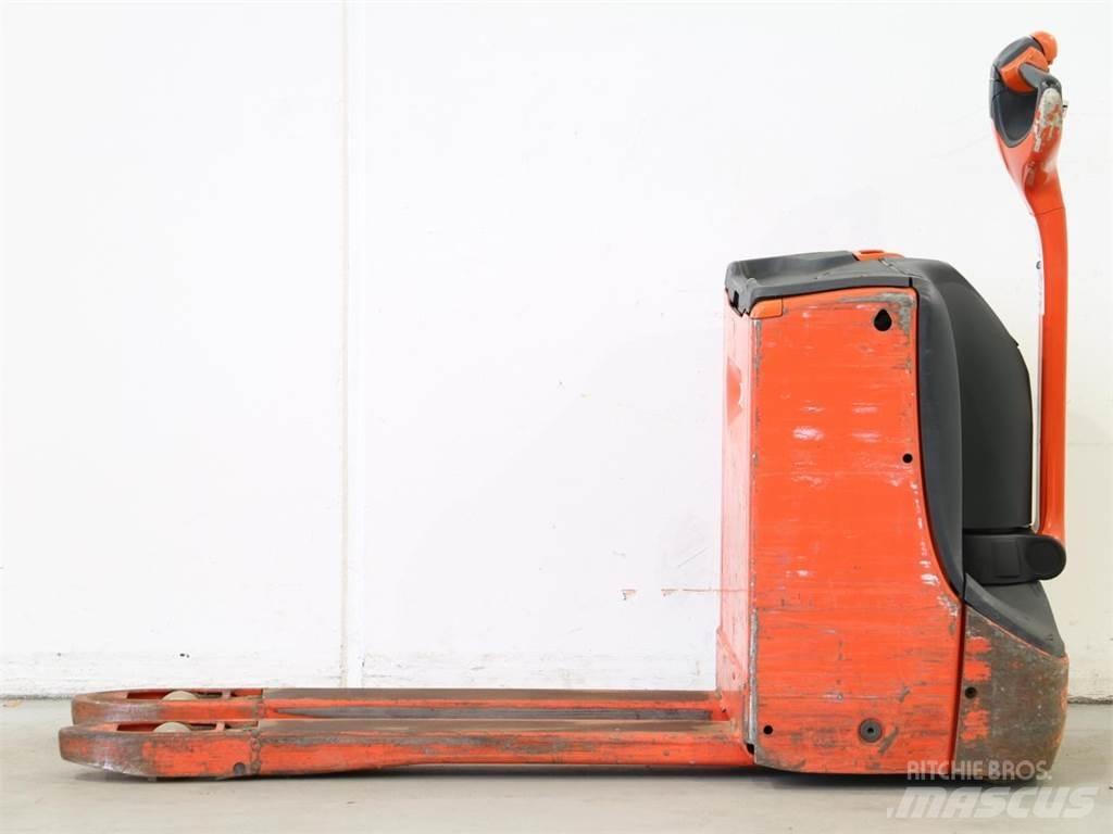 Linde T16/1152 Колички високоповдигачи с теглич