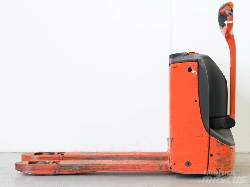 Linde T16/1152 Колички високоповдигачи с теглич