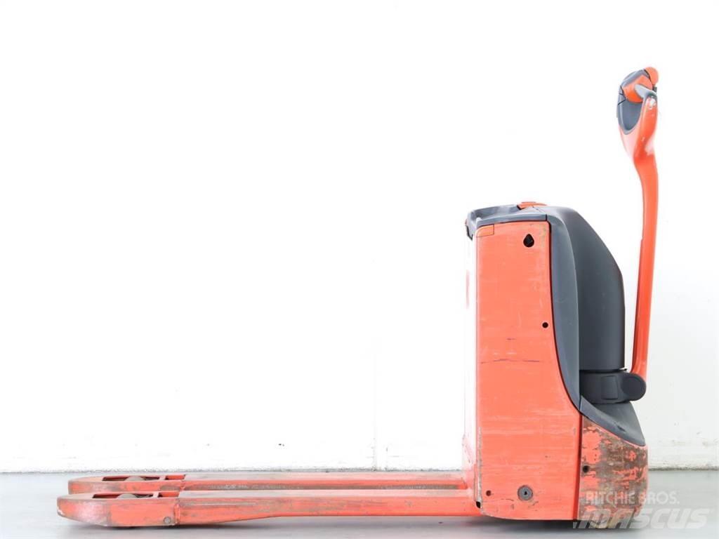 Linde T16/1152 Колички високоповдигачи с теглич
