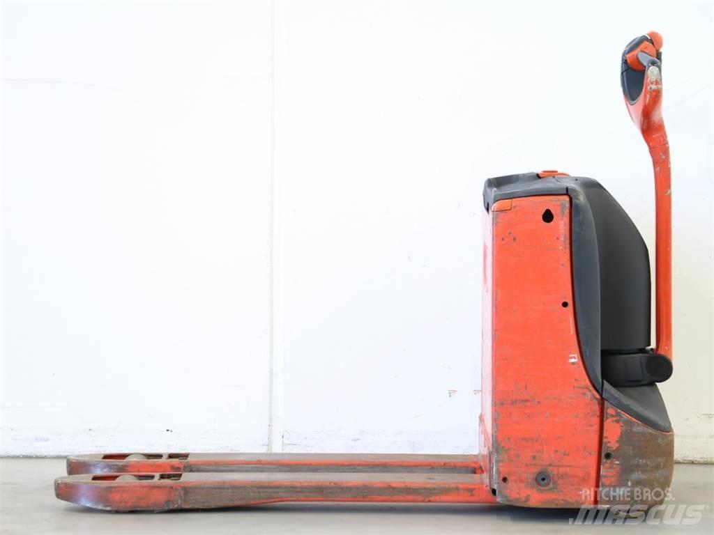 Linde T16/1152 Колички високоповдигачи с теглич