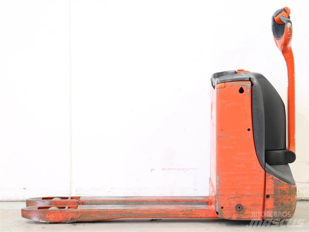 Linde T16/1152 Колички високоповдигачи с теглич