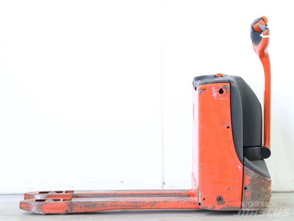Linde T16/1152 Колички високоповдигачи с теглич