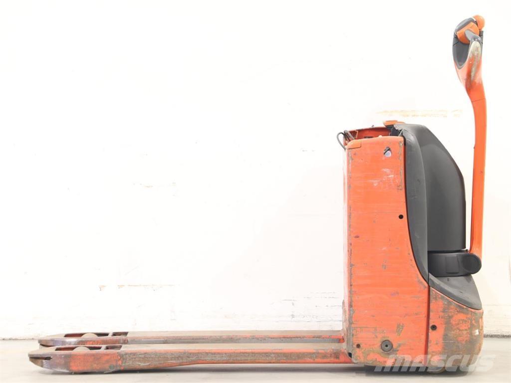 Linde T16/1152 Колички високоповдигачи с теглич