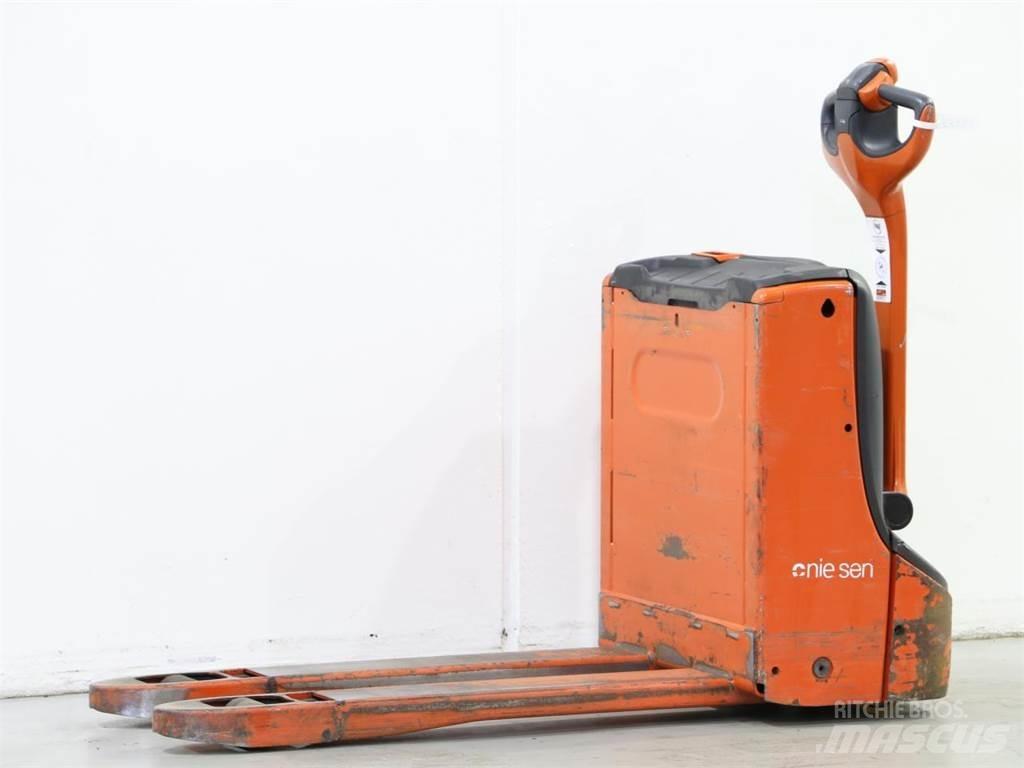Linde T16/1152-00 Колички високоповдигачи с теглич