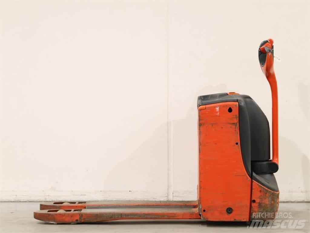 Linde T16/1152-00 Колички високоповдигачи с теглич