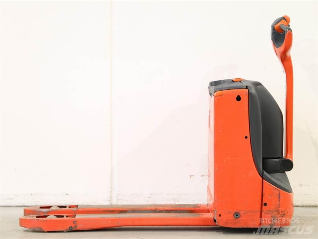 Linde T16/1152-00 Колички високоповдигачи с теглич