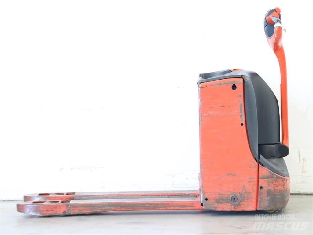 Linde T16/1152-00 Колички високоповдигачи с теглич