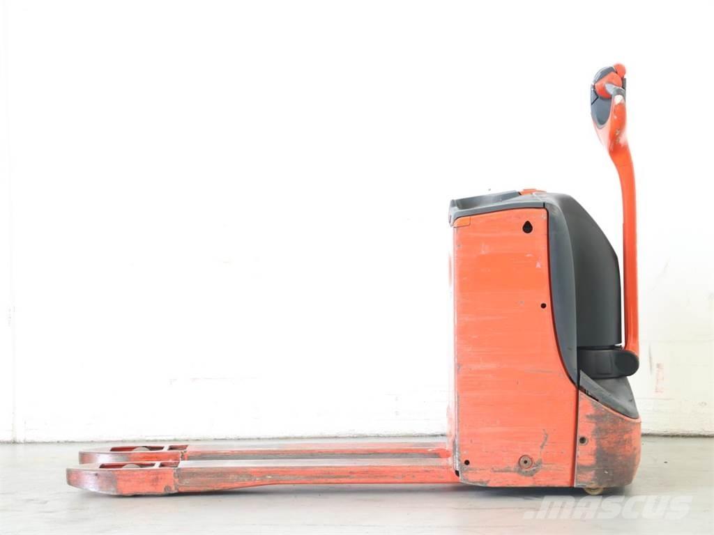 Linde T16/1152-00 Колички високоповдигачи с теглич