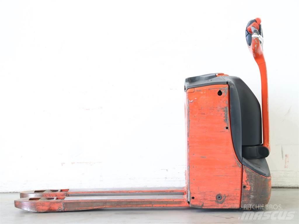 Linde T16/1152-00 Колички високоповдигачи с теглич