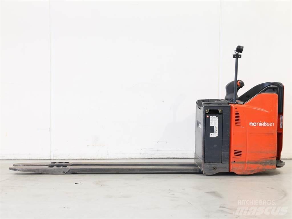 Linde T20SP/131-07 Колички високоповдигачи с теглич