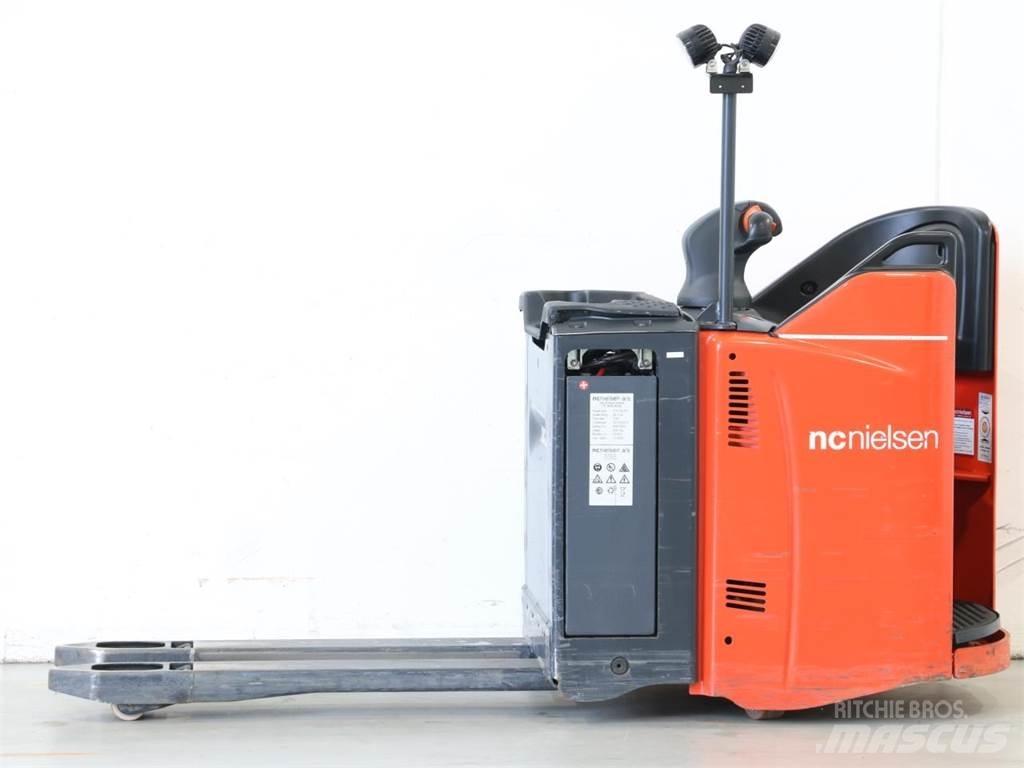 Linde T20SP/131-08 Колички високоповдигачи с теглич