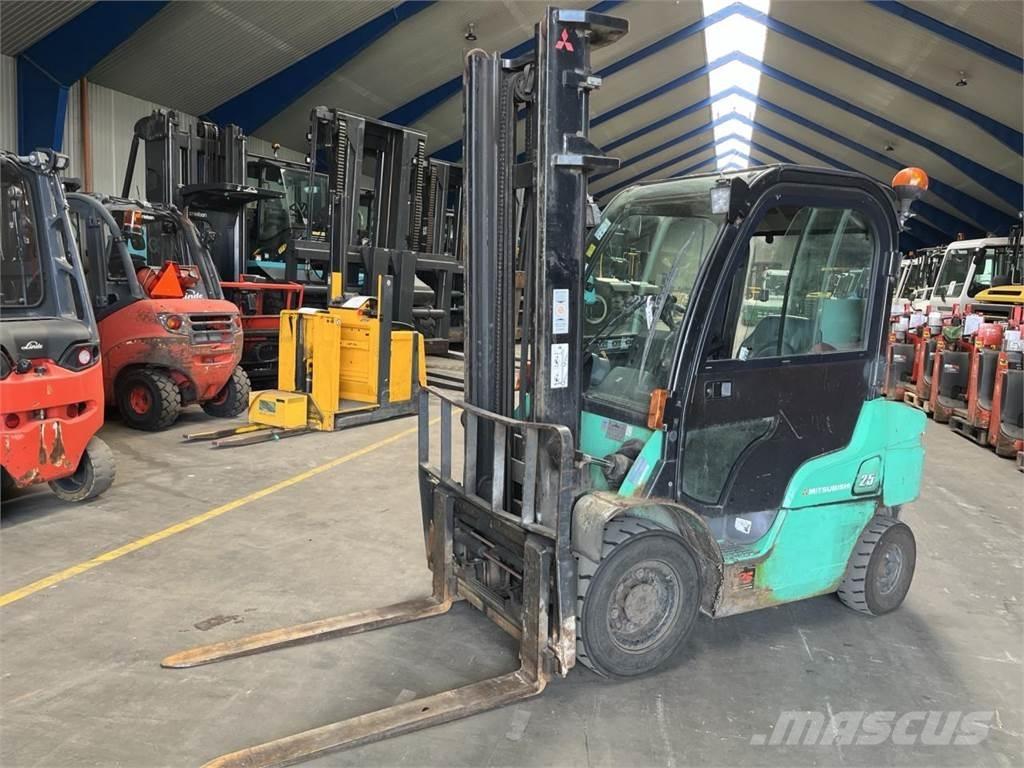 Mitsubishi FD25N Дизелови камиони