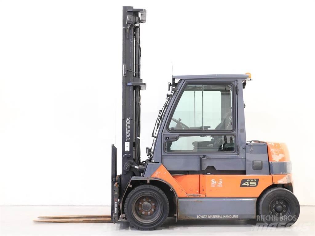 Toyota 7FBMF45 Вилични кари-повдигачи - други