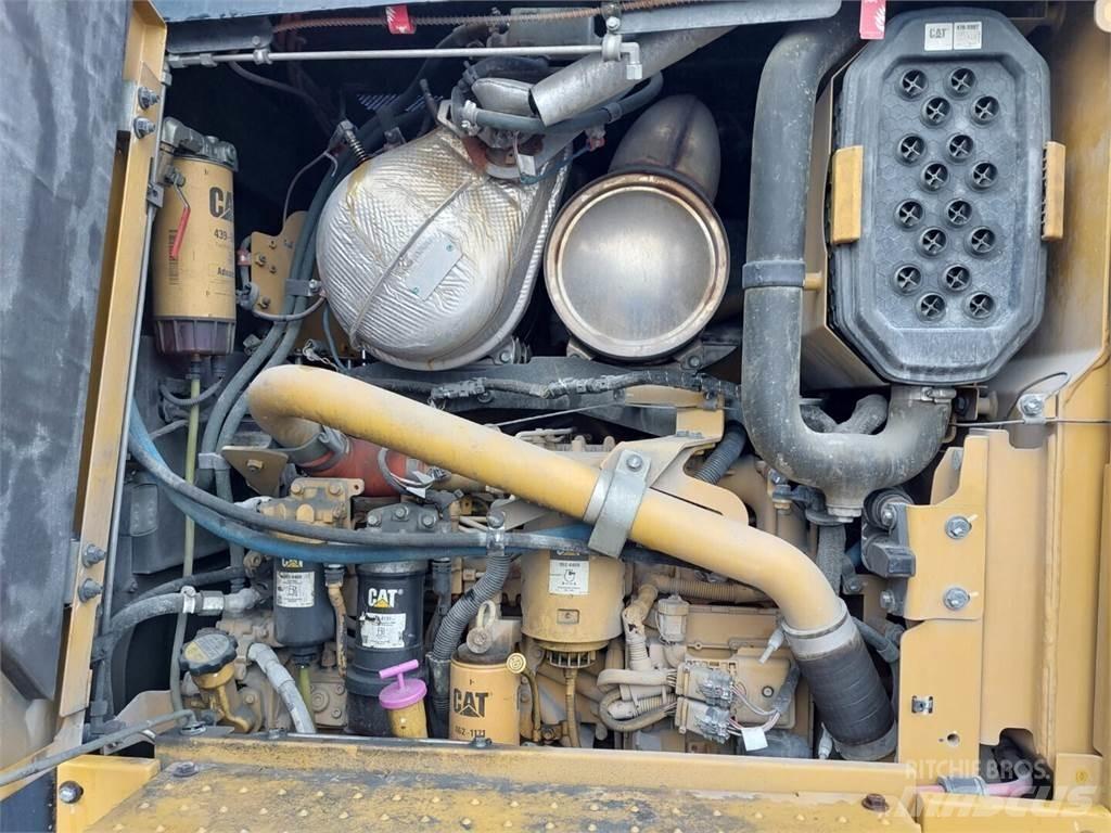 CAT 120 Грейдери