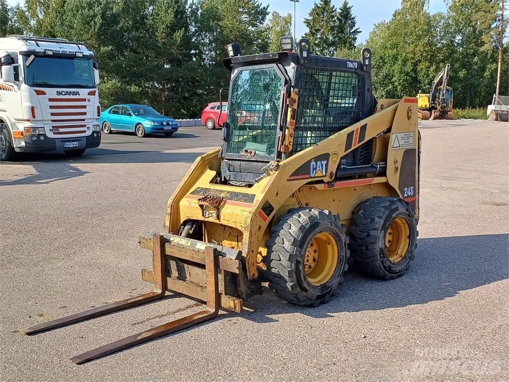 CAT 246 Мини товарачи
