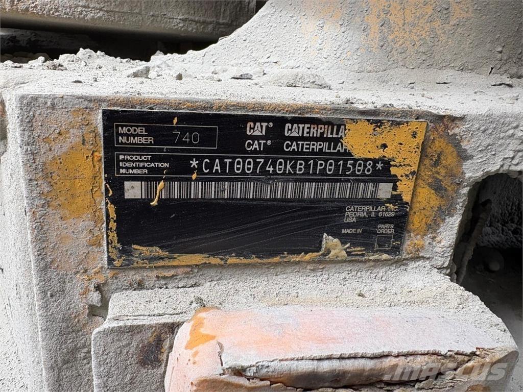 CAT 740 Дъмпери/моторни превозни средства