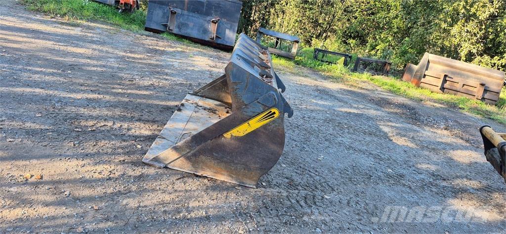 CAT 906M Колесни товарачи