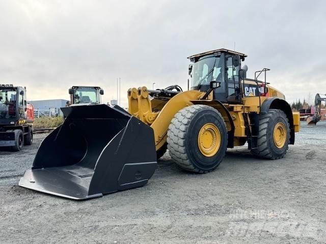 CAT 982M Колесни товарачи