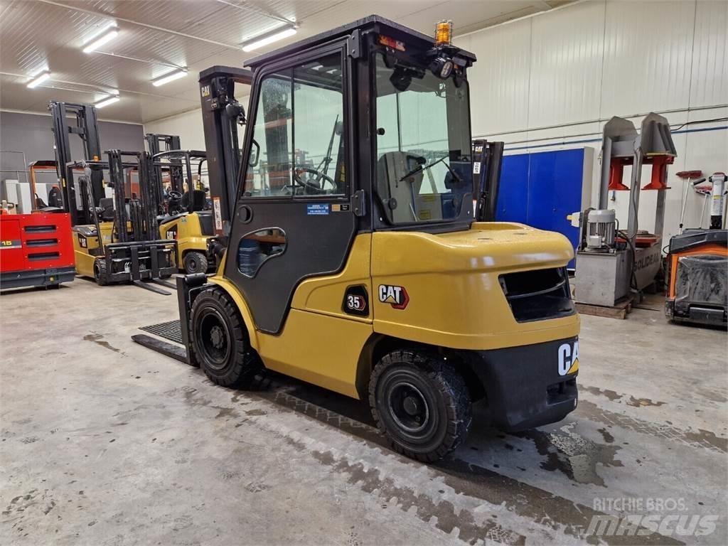 CAT DP35NT Дизелови камиони
