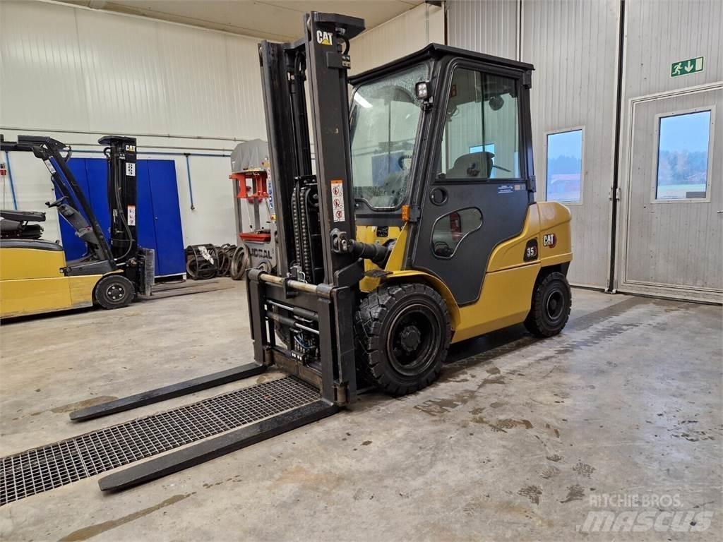 CAT DP35NT Дизелови камиони
