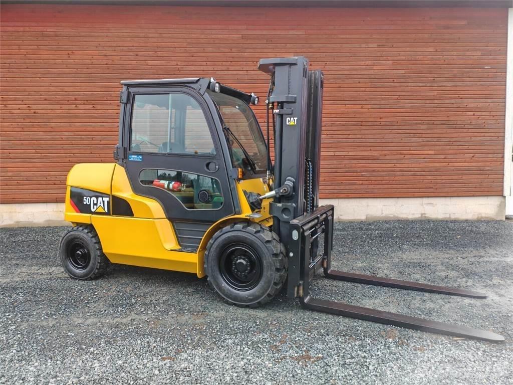 CAT DP50NT Дизелови камиони