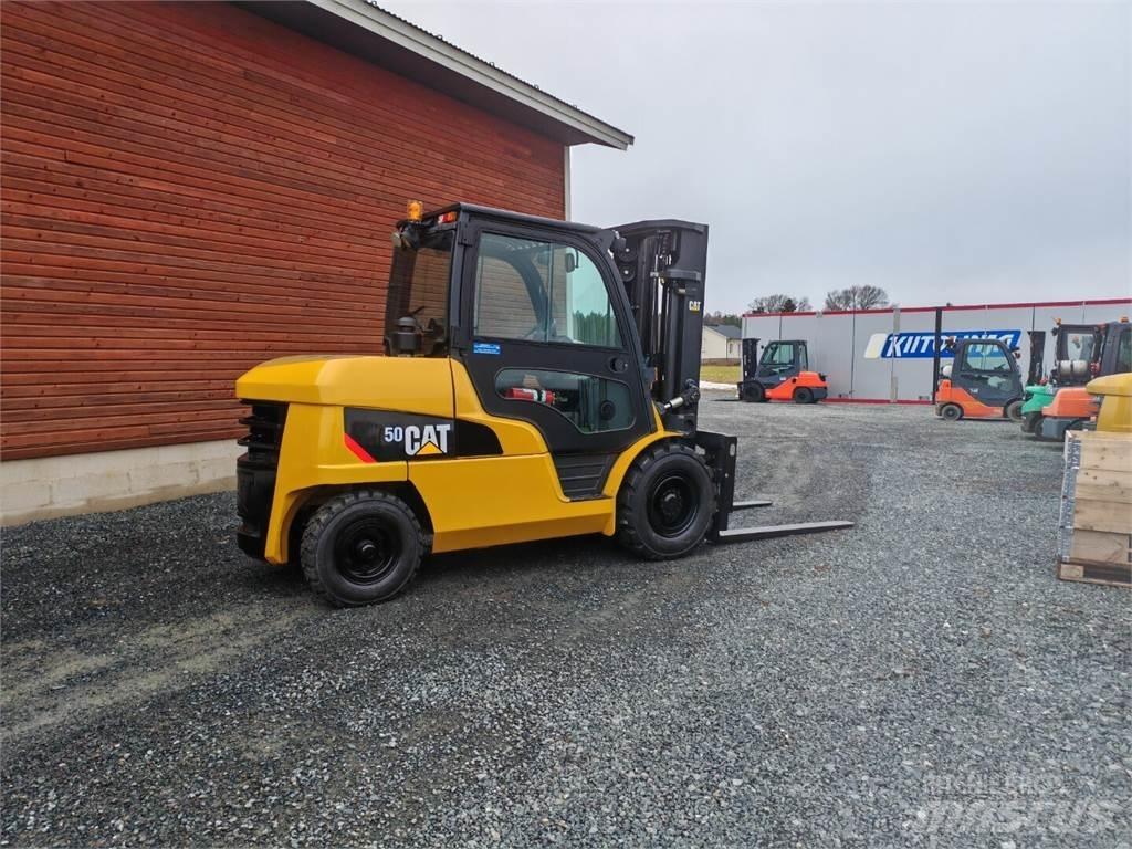 CAT DP50NT Дизелови камиони