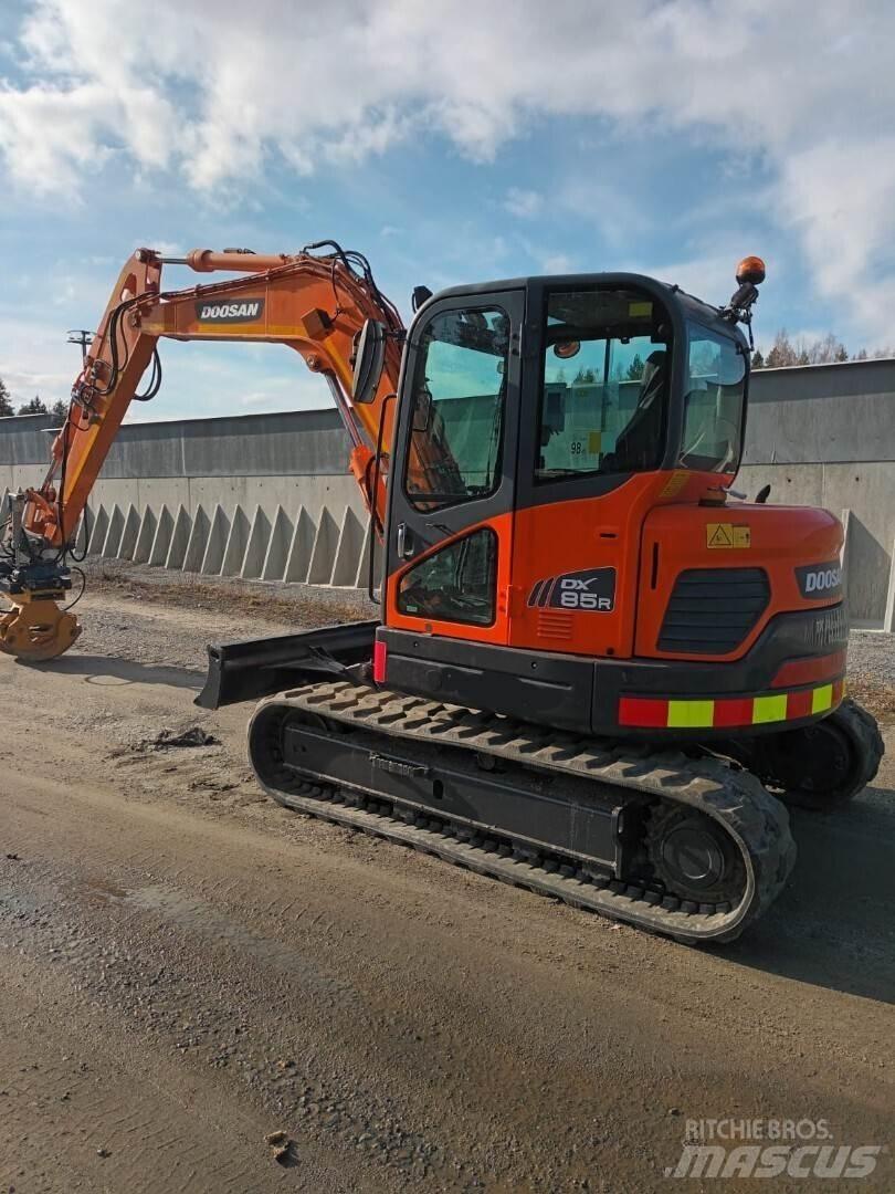 Doosan DX85 R Средни екскаватори 7т - 12т