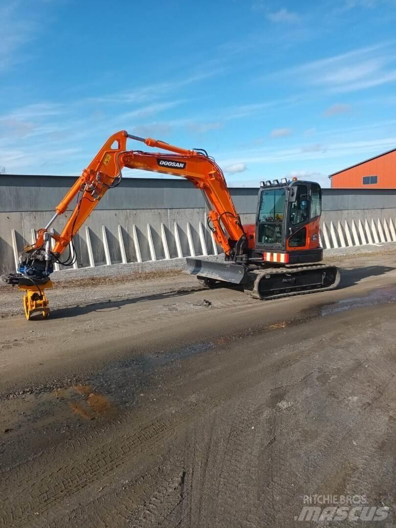 Doosan DX85 R Средни екскаватори 7т - 12т