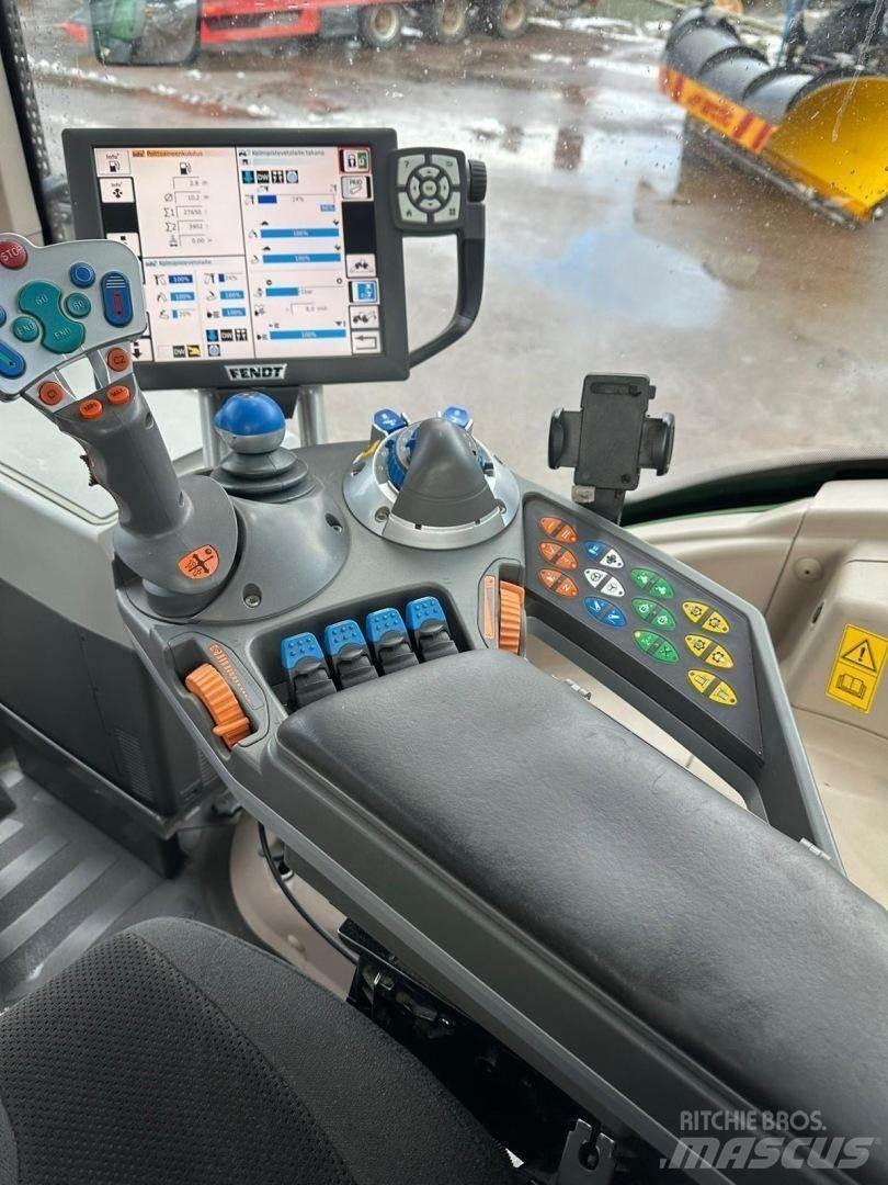 Fendt 828 VARIO Трактори