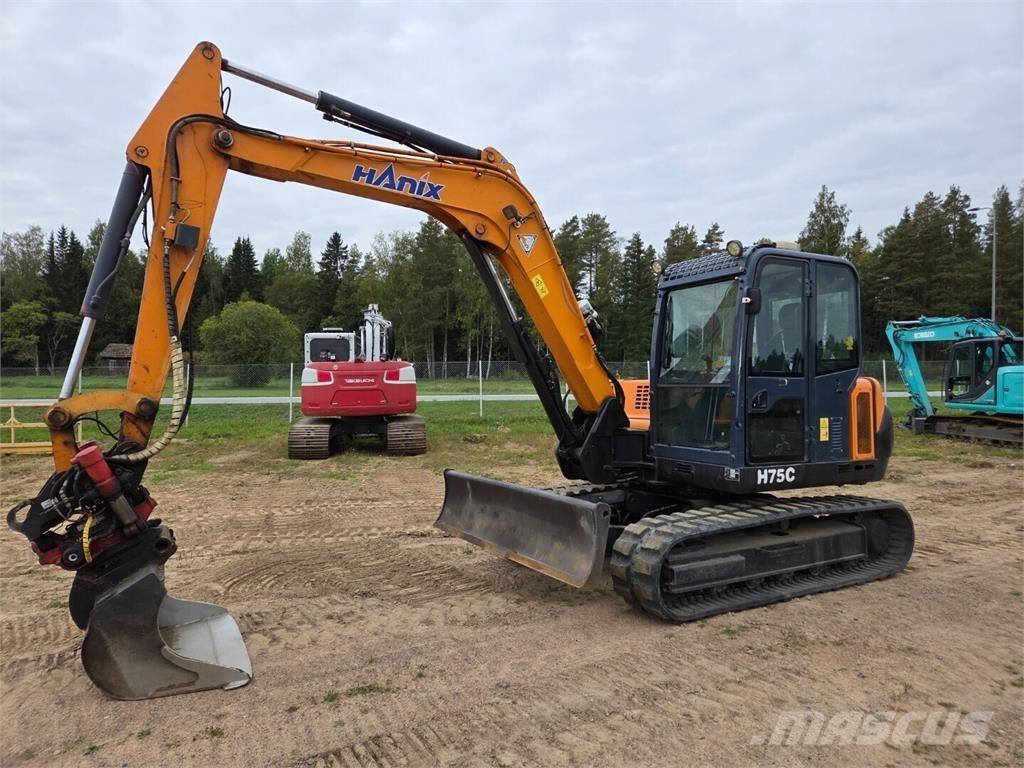 Hanix H75C Средни екскаватори 7т - 12т