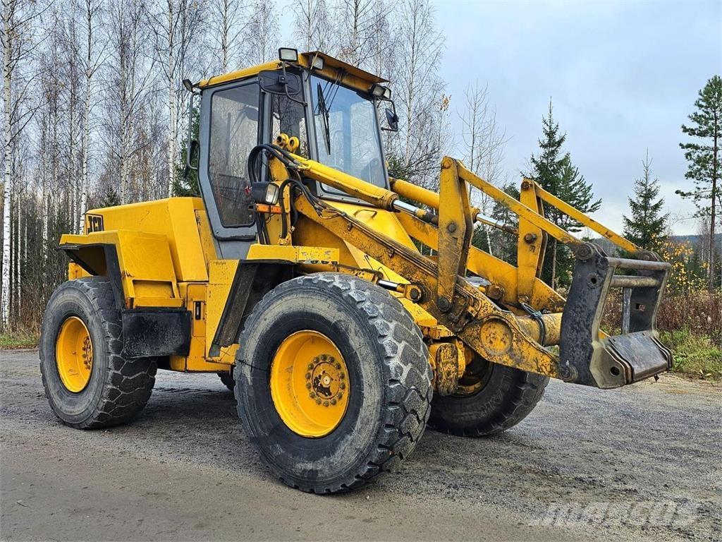 JCB 425 Колесни товарачи