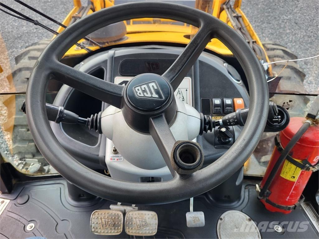 JCB 4CN Товарач със заден ексватор