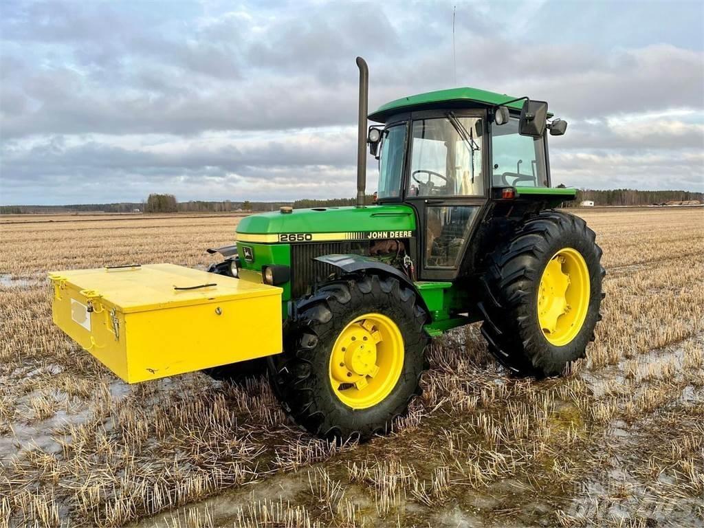 John Deere 2650 Трактори
