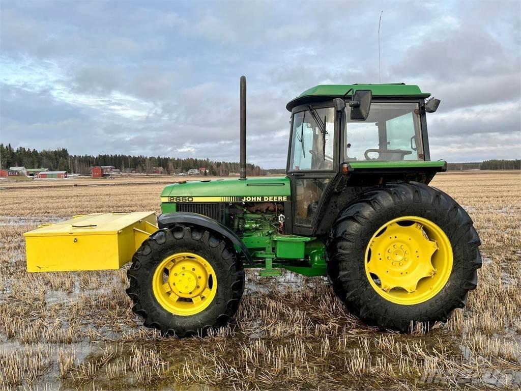 John Deere 2650 Трактори